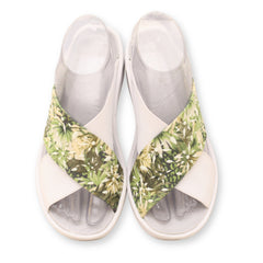 B Zees Flip Flop Strap Sandals