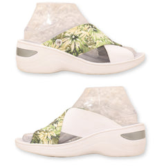 B Zees Flip Flop Strap Sandals