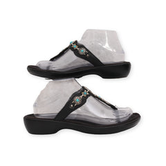 "Minnetonka" T Strap Sandals