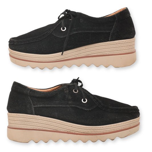 Women Lace-Up Sneaker
