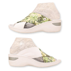 B Zees Flip Flop Strap Sandals