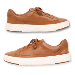 Kizik LaceUp Sneakers