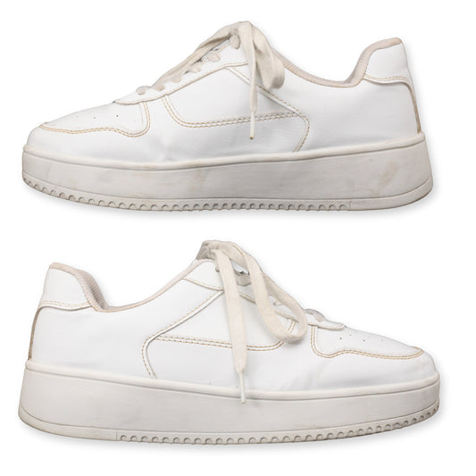 No Boundaries Athletic Shoes