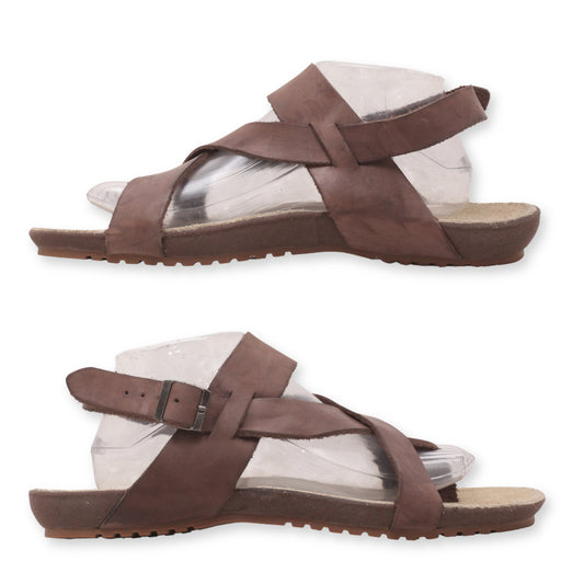 Harssidanzar Leather Ring-Toe Men's Sandal