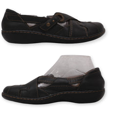 Clarks Women Closed-Toe Shoes