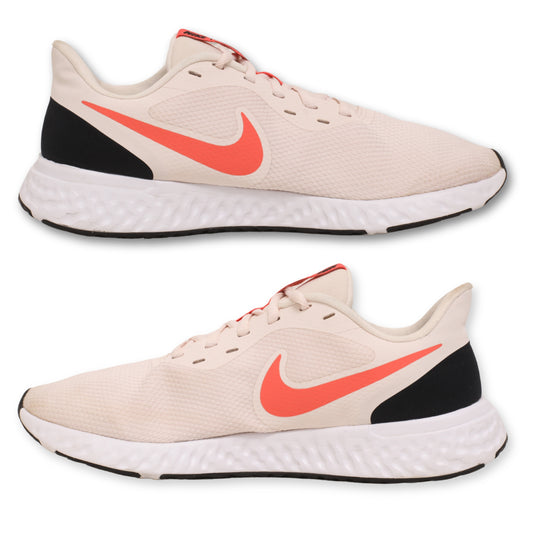 Nike Revolution 4