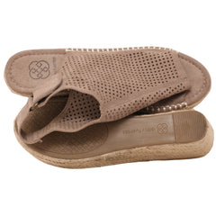 Daisy Fuentes Women Wedge Sandal