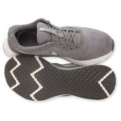 Nike Revolution 5
