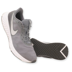 Nike Revolution 5
