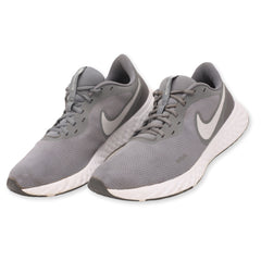 Nike Revolution 5