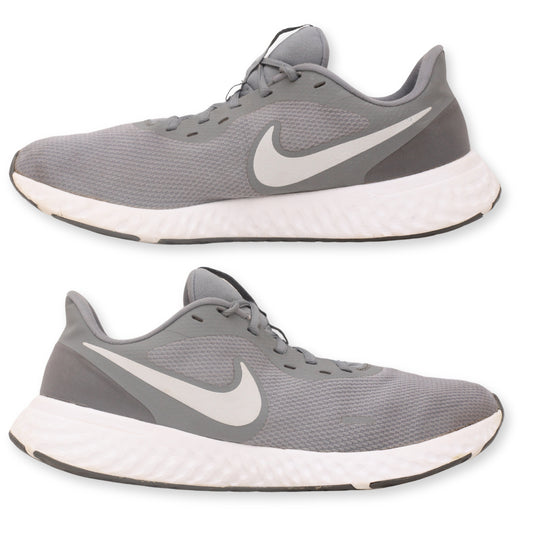 Nike Revolution 5