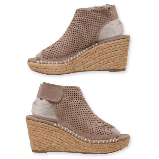 Daisy Fuentes Women Wedge Sandal