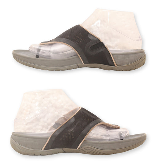 Baretraps T-Strap Slippers
