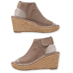 Daisy Fuentes Women Wedge Sandal