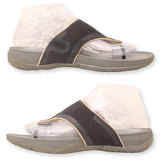 Baretraps T-Strap Slippers