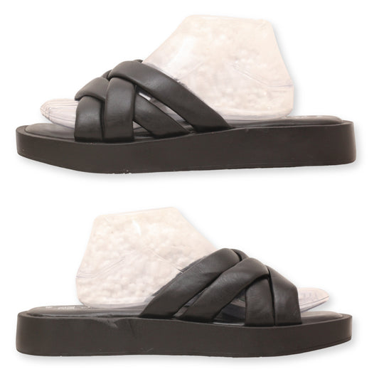 Time & Tru Wedde Slippers