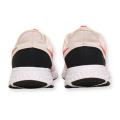 Nike Revolution 4